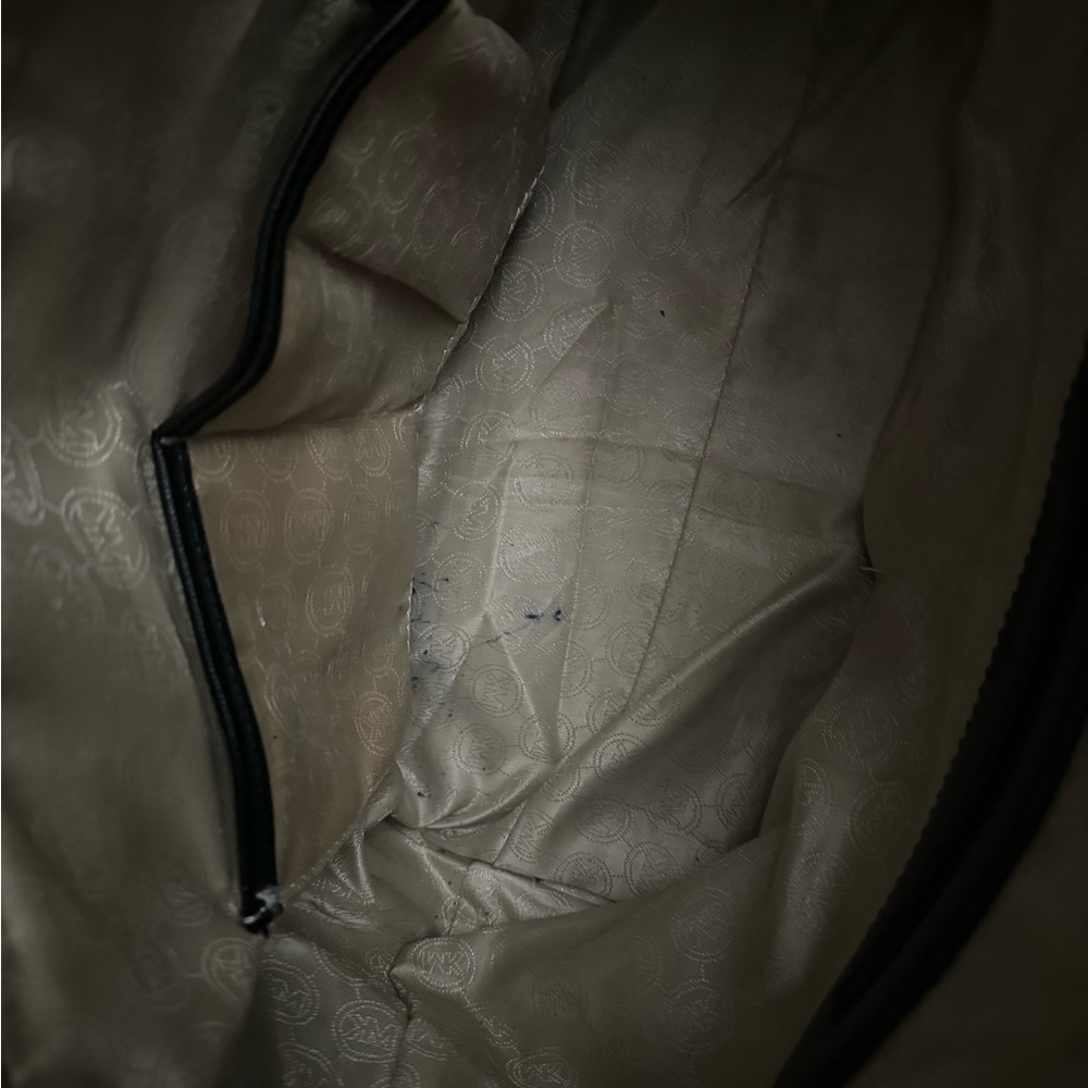 Beautiful Michael Kors tote !! - Picture 7 of 8